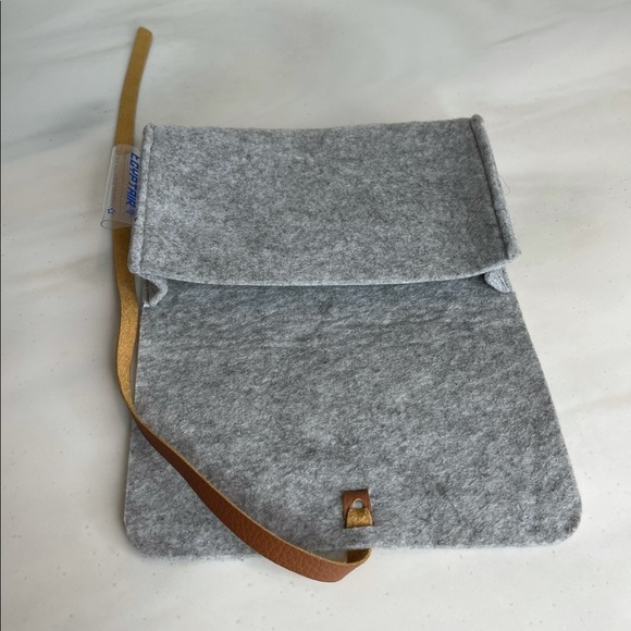 Gray Thick Felt Toiletry Bag - Picture 10 of 13
